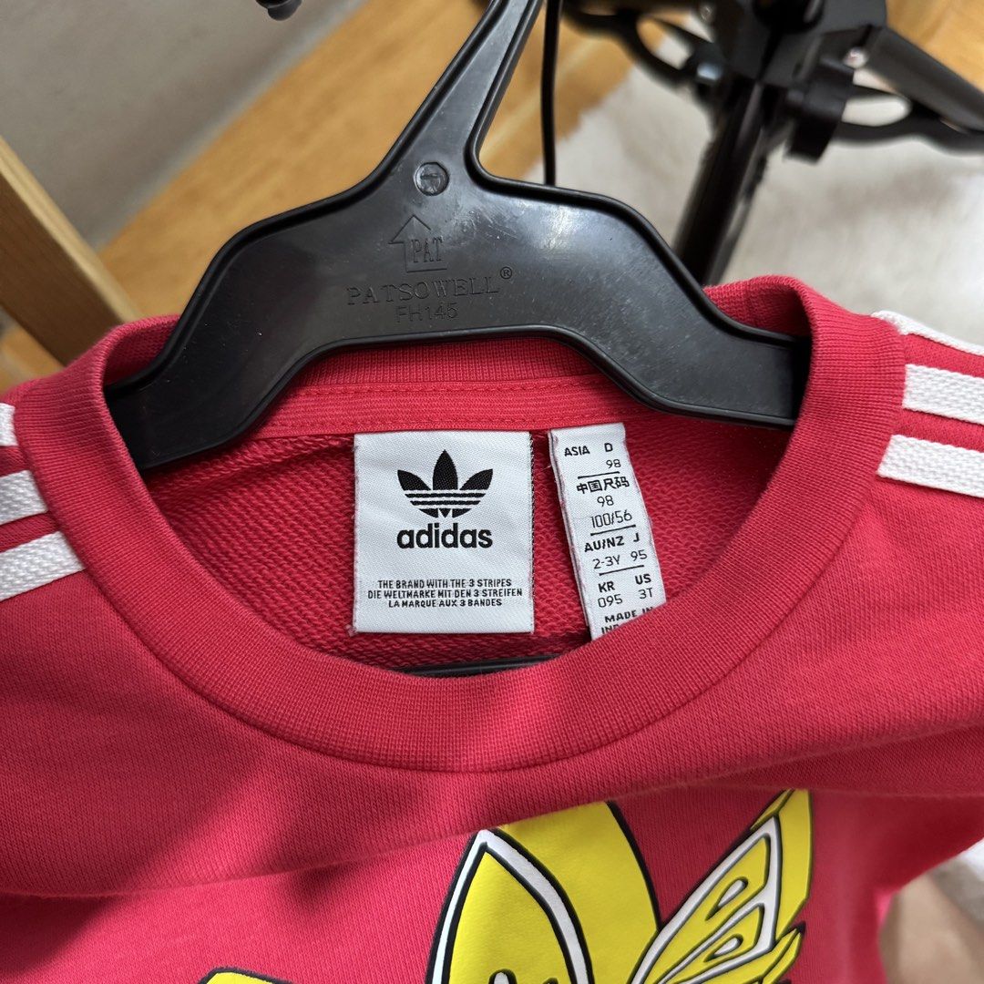 Adidas kids sweaters (Category: Babies & Kids Fashion) located in Valenzuela. Submitted by thriftynanay88 (Listing ID 1466213865, Image 2). Description: Size 2-3Y on tag.