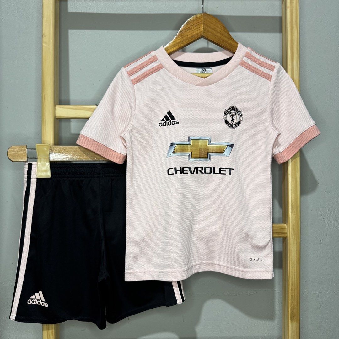 Adidas kids terno chevy jersey (Category: Babies & Kids Fashion) located in Valenzuela. Submitted by thriftynanay88 (Listing ID 1466240597, Image 2). Description: Size 5-6Y on tag Needs washing.