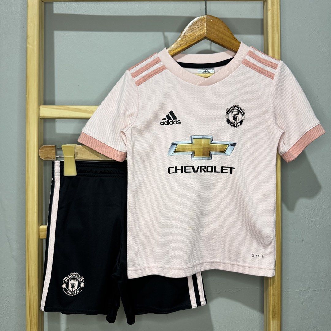 Adidas kids terno chevy jersey (Category: Babies & Kids Fashion) located in Valenzuela. Submitted by thriftynanay88 (Listing ID 1466240597, Image 1). Description: Size 5-6Y on tag Needs washing.