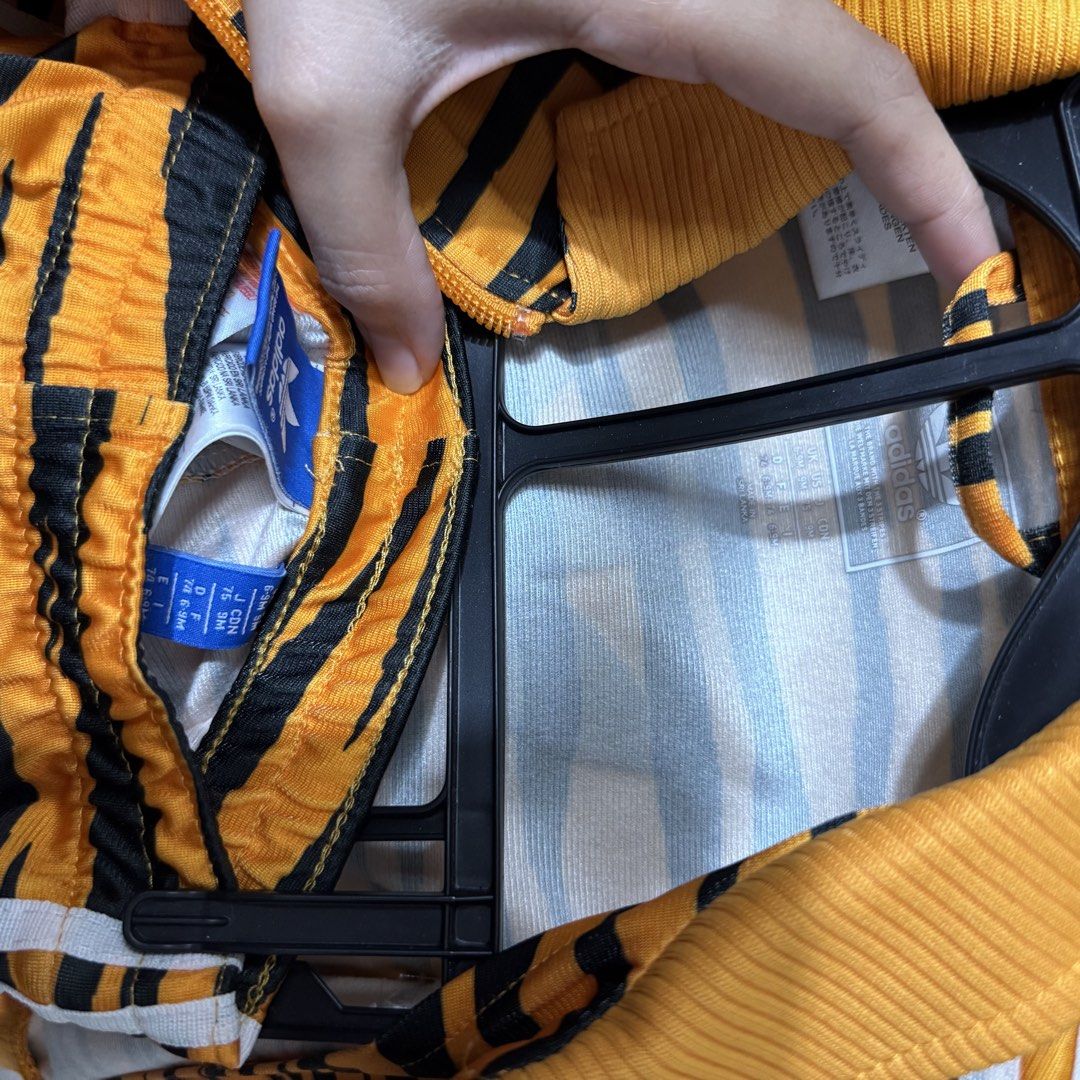Adidas kids terno tiger print (Category: Babies & Kids Fashion) located in Valenzuela. Submitted by thriftynanay88 (Listing ID 1466229216, Image 3). Description: Size 6-9m on tag.