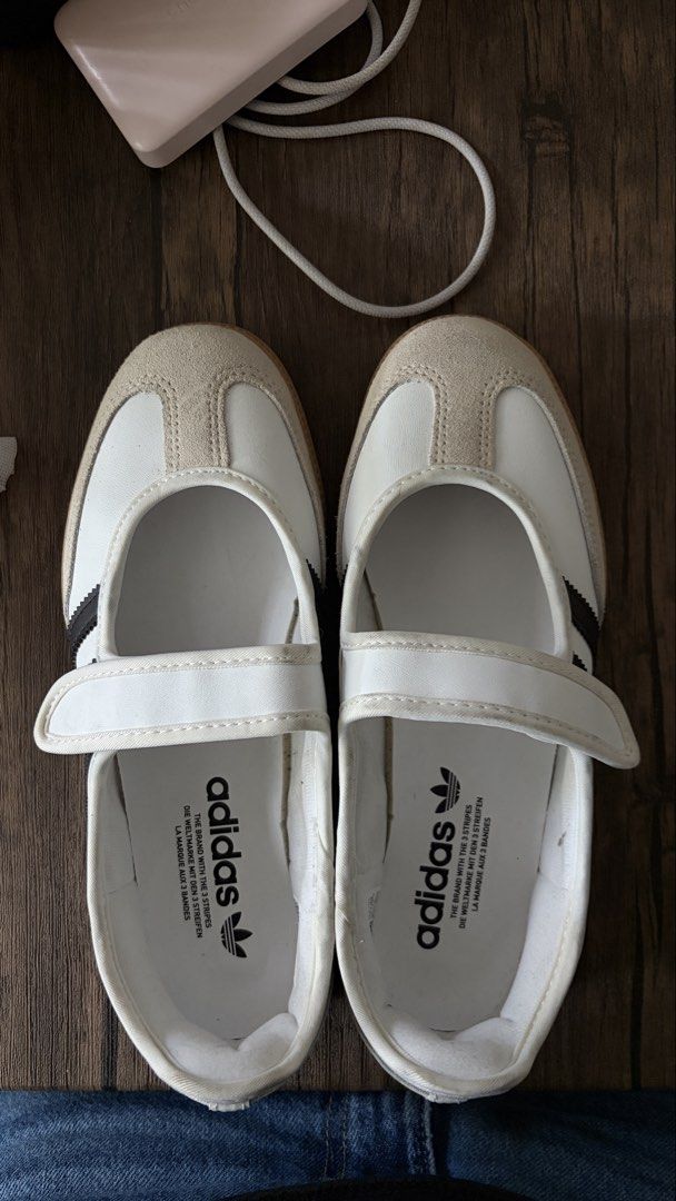 Adidas Samba Jane (Category: Sneakers) located in Sampaloc. Submitted by zzznupii (Listing ID 1466225980, Image 1). Description: Never been used, no box (disposed due to lack of space) but was kept in an acrylic box RFS: Di bagay, plan to buy the markon one.