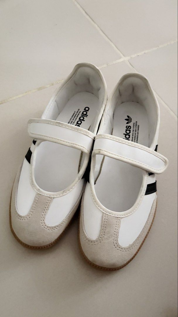 Adidas Samba Jane (Category: Sneakers) located in Sampaloc. Submitted by zzznupii (Listing ID 1466225980, Image 2). Description: Never been used, no box (disposed due to lack of space) but was kept in an acrylic box RFS: Di bagay, plan to buy the markon one.
