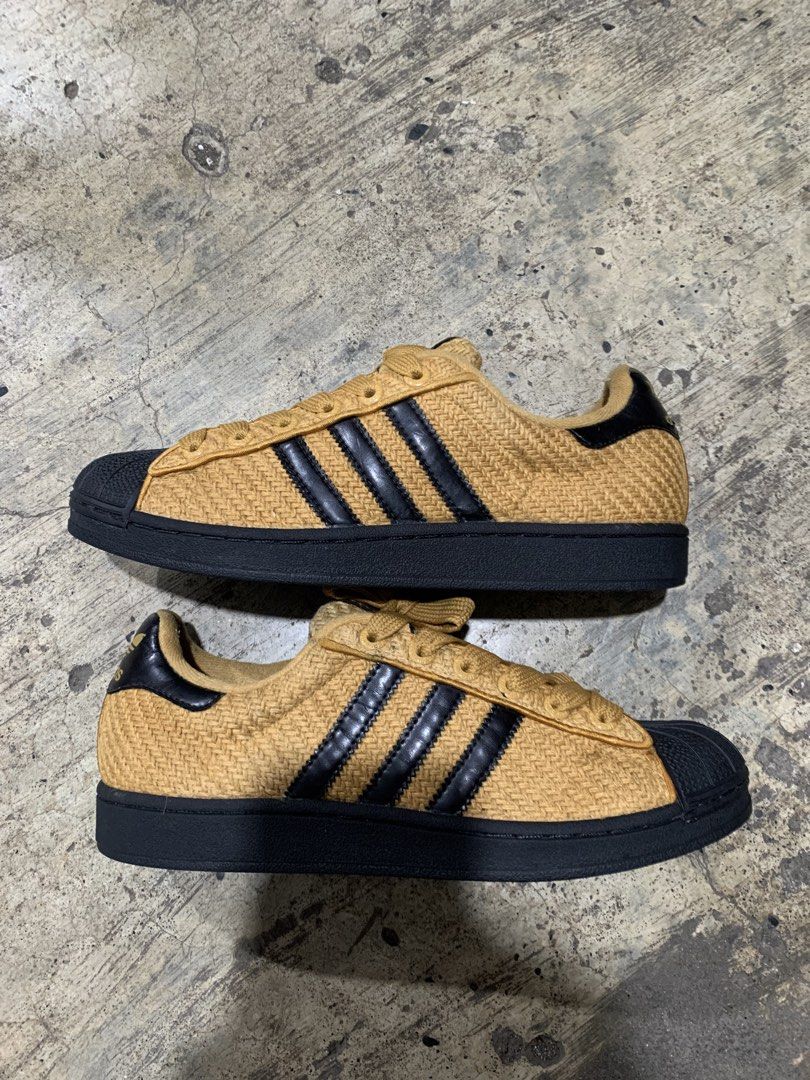 Adidas superstar (Category: Sneakers) located in Andop. Submitted by oalyc (Listing ID 1466250313, Image 1). Description: Size 9.5 .