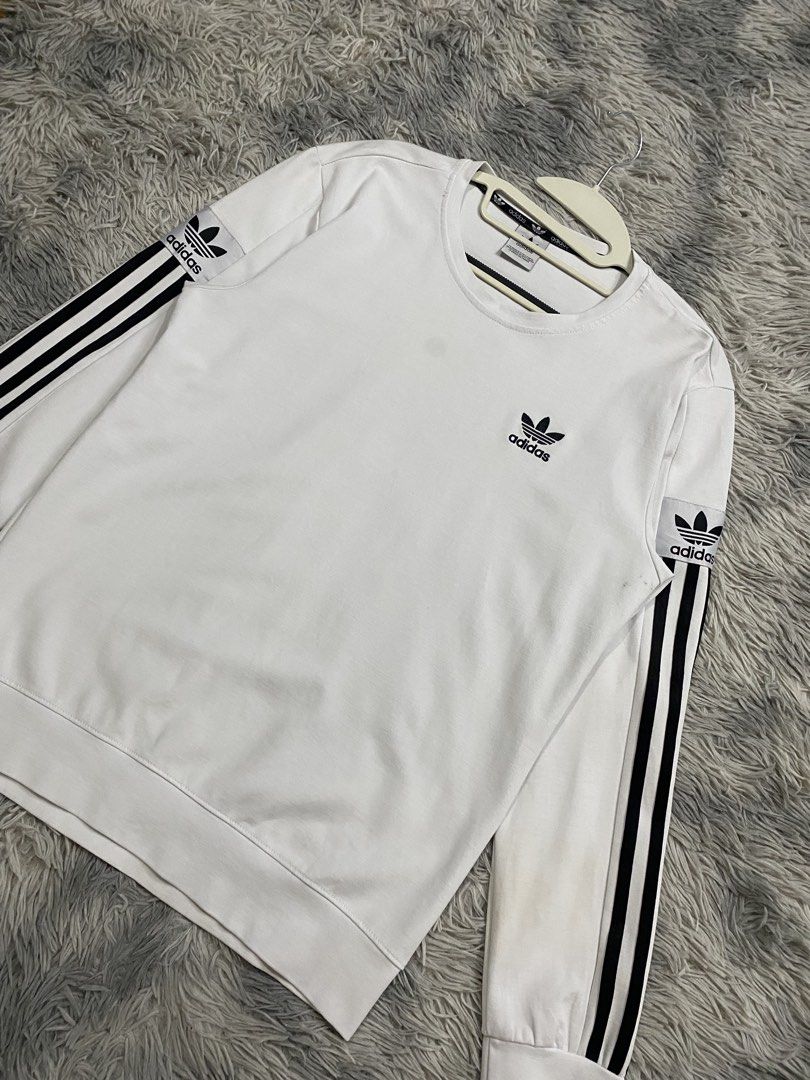 Adidas Sweater (Category: Coats, Jackets and Outerwear) located in Manila. Submitted by kurtmnla (Listing ID 1466303788, Image 2). Description: Adidas Sweater -Size S FIT / Unisex -Condition 9.5/10 -Dimes 19x25 -issue Minimal Dirt Quezon city.