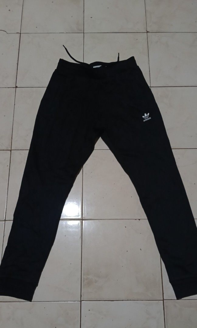 Adidas Trefoil Essentials Jogger / Sweatpants (Category: Joggers) located in Bacolod City. Submitted by stuffensheee (Listing ID 1466205239, Image 1). Description: Adidas Trefoil Essentials Jogger / Sweatpants In Excellent Condition No issues Waist 30 - 36 Length 40 JUST DM FOR MORE DETAILS.