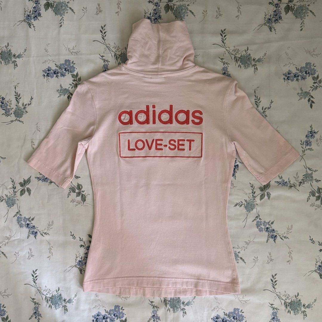 ADIDAS TURTLENECK SHIRT TOP (Category: Shirts) located in Las Pinas. Submitted by micoespotato (Listing ID 1466187835, Image 1). Description: 📏 Measurements: • Width: 13.5 inches • Length: 22.5 inches • Size: XS on tag • RFS: Decluttering • Condition: Has a small, minimal tear on the inside of the turtleneck area. Not visible from the outside when worn. • MOP: GCash • Courier: Grab / Lalamove Feel free to message me for more photos or inquiries!