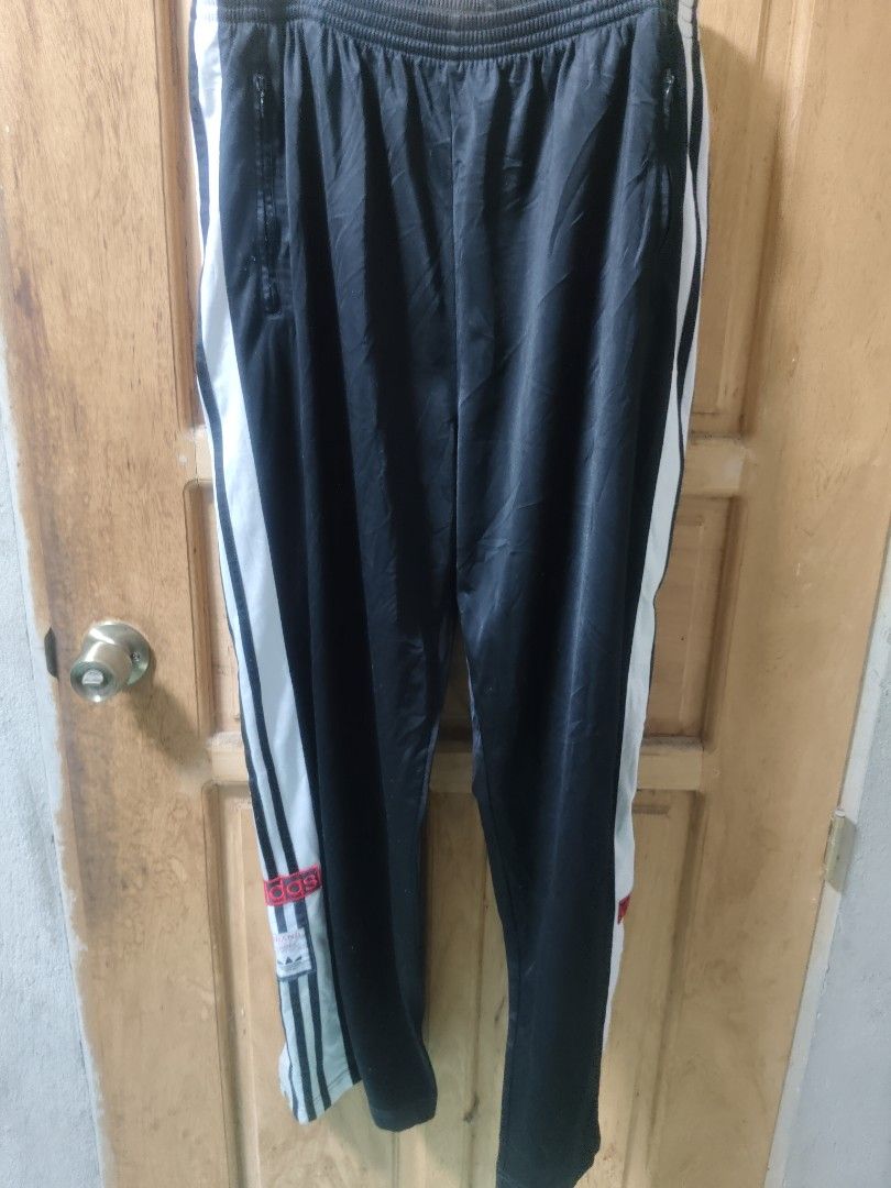 Adidas Vintage (Category: Joggers) located in Tuguegarao City. Submitted by xiraaaaa (Listing ID 1466276784, Image 3). Description: Vintage adidas tear away no issue.
