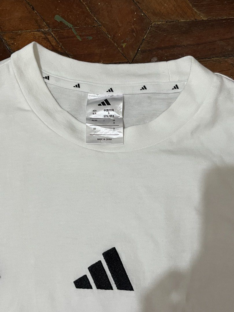 Adidas White T-Shirt (Category: Tshirts & Polo Shirts ) located in Manila. Submitted by oloip.thrift (Listing ID 1466314697, Image 2). Description: Size: S to M Dimes: 18/26 Good Condition No issue Color rate: 10/10.