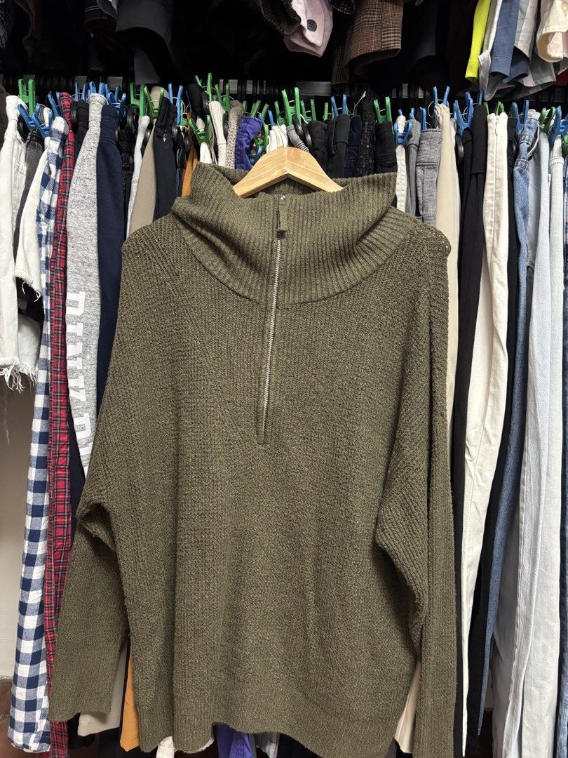 aerie knitted longsleeve (Category: Longsleeves) located in Pila. Submitted by isabelasthriftclothes (Listing ID 1466296534, Image 1). Description: .
