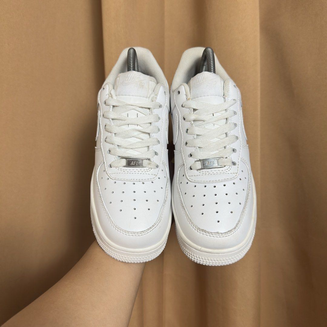 Air Force 1 Triple White (Category: Sneakers) located in Don Carlos. Submitted by rabearcelj59593 (Listing ID 1466321003, Image 2). Description: .