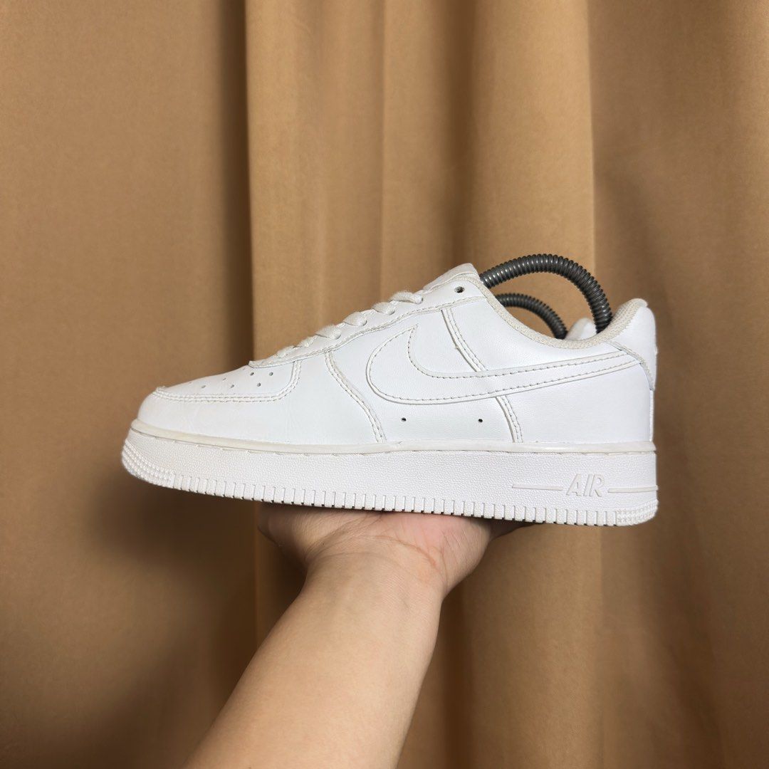 Air Force 1 Triple White (Category: Sneakers) located in Don Carlos. Submitted by rabearcelj59593 (Listing ID 1466321003, Image 3). Description: .