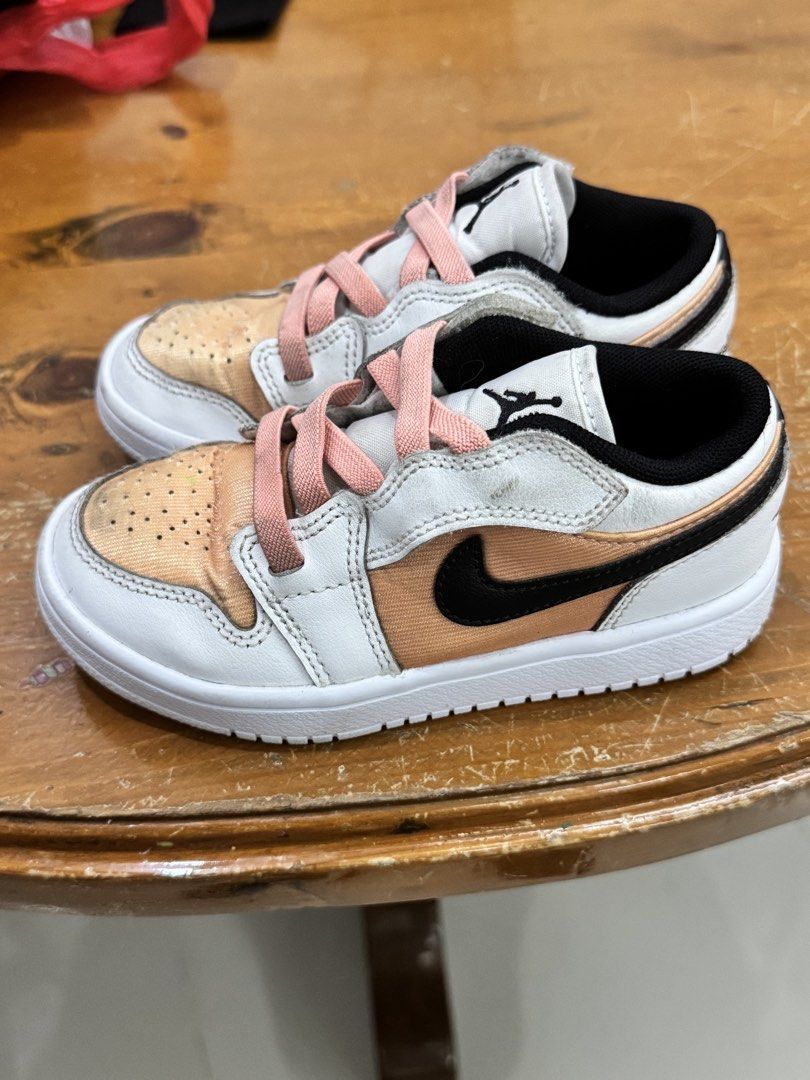 Air Jordan 1 Kids (Category: Babies & Kids Fashion) located in Lipa City. Submitted by cokelight11 (Listing ID 1466293797, Image 2). Description: Λir Jordλn 1 Low ALT PS 'Light Madder Root' Size 11c (4-5 y/o) Signs of usage Still presentable (needs cleaning) Minor Heeldrag 649 only.