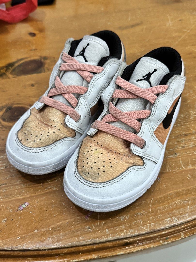 Air Jordan 1 Kids (Category: Babies & Kids Fashion) located in Lipa City. Submitted by cokelight11 (Listing ID 1466293797, Image 1). Description: Λir Jordλn 1 Low ALT PS 'Light Madder Root' Size 11c (4-5 y/o) Signs of usage Still presentable (needs cleaning) Minor Heeldrag 649 only.