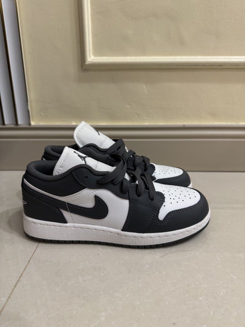Air Jordan 1 Low (authentic) (Category: Sneakers) located in Antipolo. Submitted by random_it3ms (Listing ID 1466188071, Image 3). Description: Used less than 5 times Like New No Box 2300 only Size: US: 4Y UK: 36 Cm: 23cm Rfs: Hindi nagagamit.
