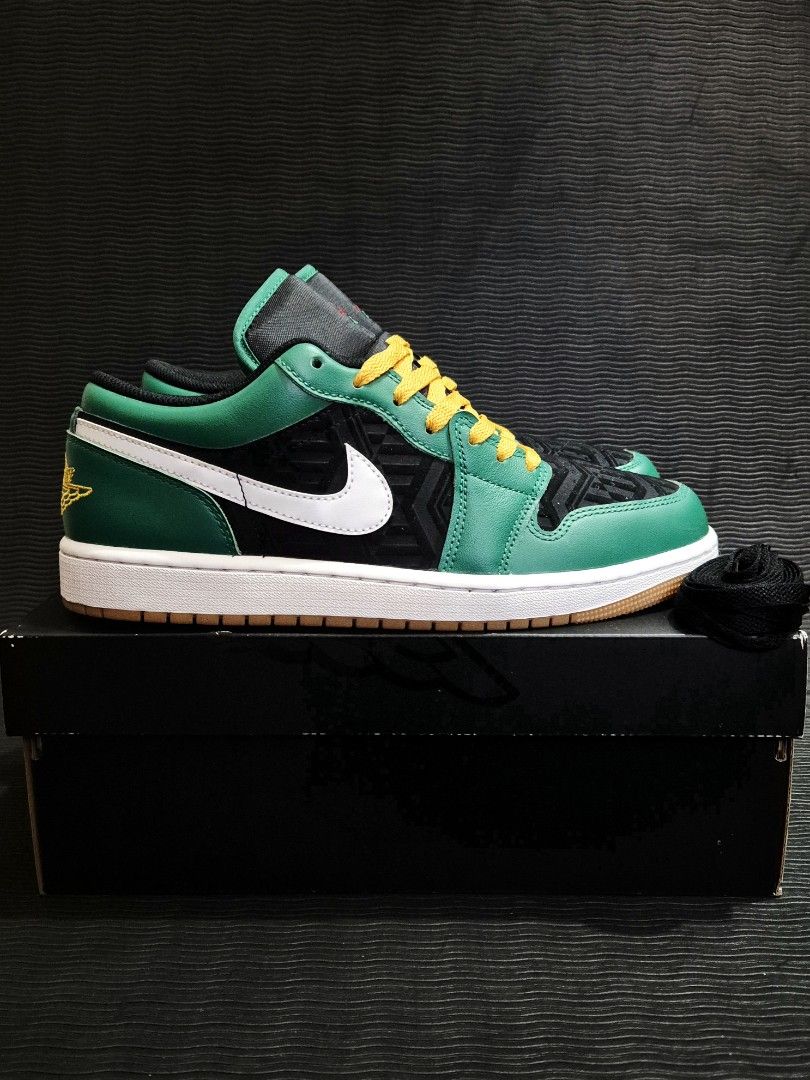 Air Jordan 1 Low SE Christmas (Category: Sneakers) located in Manila. Submitted by jrtgunao32451 (Listing ID 1466184030, Image 3). Description: ▪︎Php 4,500 (Below SRP Php 7,295) ▪︎Size: 9 US Men's ▪︎Brand new with OG box + extra lace ▪︎Proof of previous transactions: 📌 Follow us on FB and IG: jjcsoles 📌 ▪︎Mode of Payment: Gcash /BPI /BDO 🚚 Lalamove / LBC (Shipping fee will be shouldered by the buyer) 📍Meet-up (Near LRT2 Antipolo Station / SM 
