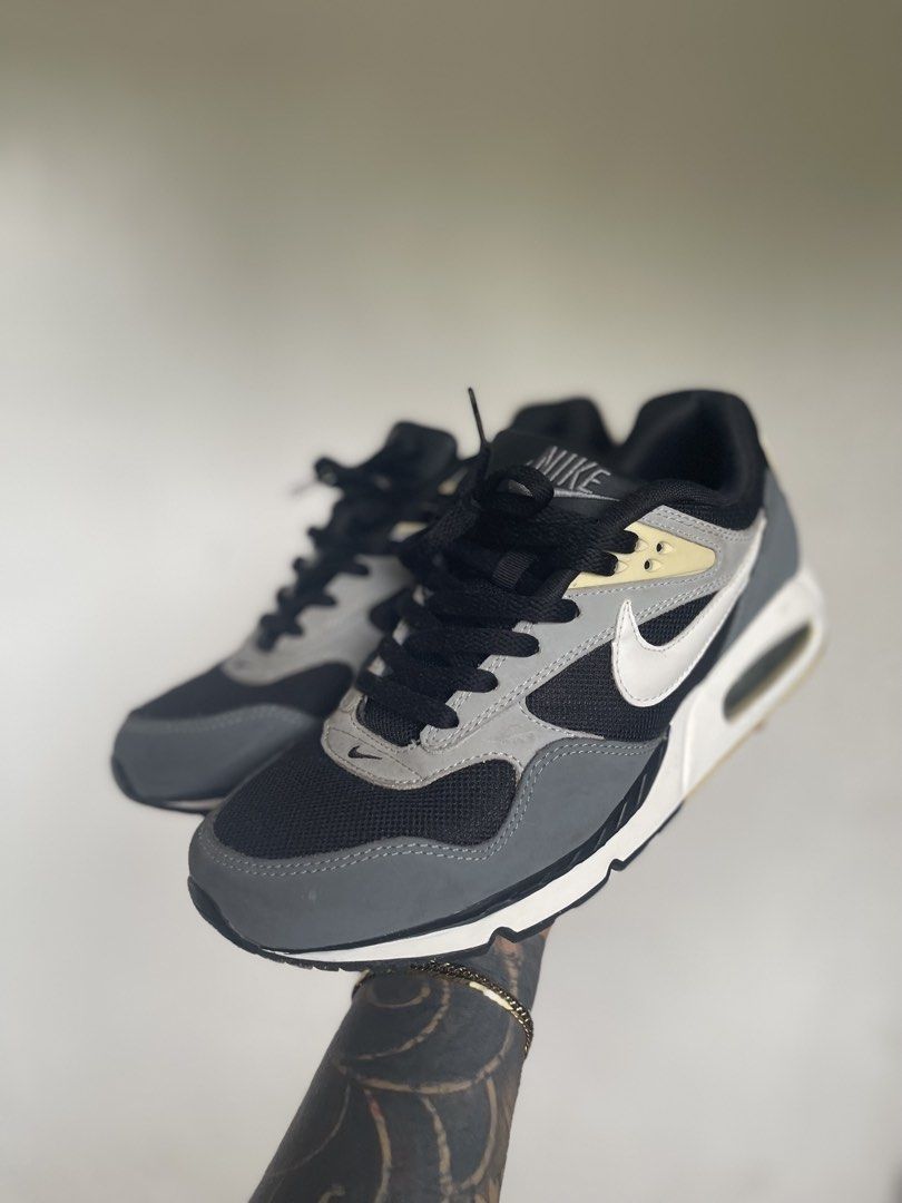 AIRMAX CORRELATE EUR 42 (Category: Sneakers) located in Antipolo. Submitted by uatomnla (Listing ID 1466268284, Image 2). Description: NIKE AIR MAX CORRELATE 100% AUTHENTIC US 8.5 EUR 42 ₱1500 only! LALAMOVE READY AND JNT.