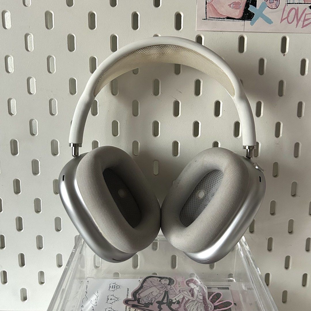 AirPods Max Silver (Category: Headphones & Headsets) located in Davao. Submitted by vminiebelle (Listing ID 1466176874, Image 1). Description: ✿ 🎧 airpods max silver complete inclusion on 3rd photo with smart case detachable & washable ear cups charger 🧁 ₱3500 can lessen if payo :D ౨ৎ ⋆ condition is 8/10! fully functional, normal signs of handling on mesh and ear cups ౨ৎ ⋆ class A, heavy, and very good quality ౨ৎ ⋆ ready to pair with all device