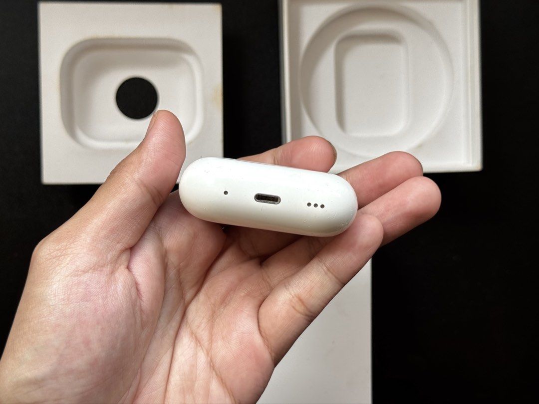 Airpods PRO 2 CHARGING CASE LIGHTNING ONLY (Category: Earphones) located in Manila. Submitted by prelovedbyporttt (Listing ID 1466180465, Image 3). Description: Airpods PRO 2 CHARGING CASE LIGHTNING ONLY 🔗PERSONAL WARRANTY: 1 MONTH (Valid as long as the item hasn’t been dropped or exposed to water) Only issue: May dent and scratches sa case but it doesn’t affect the performance still perfectly working • 100% No hidden defects • 100% Battery heal