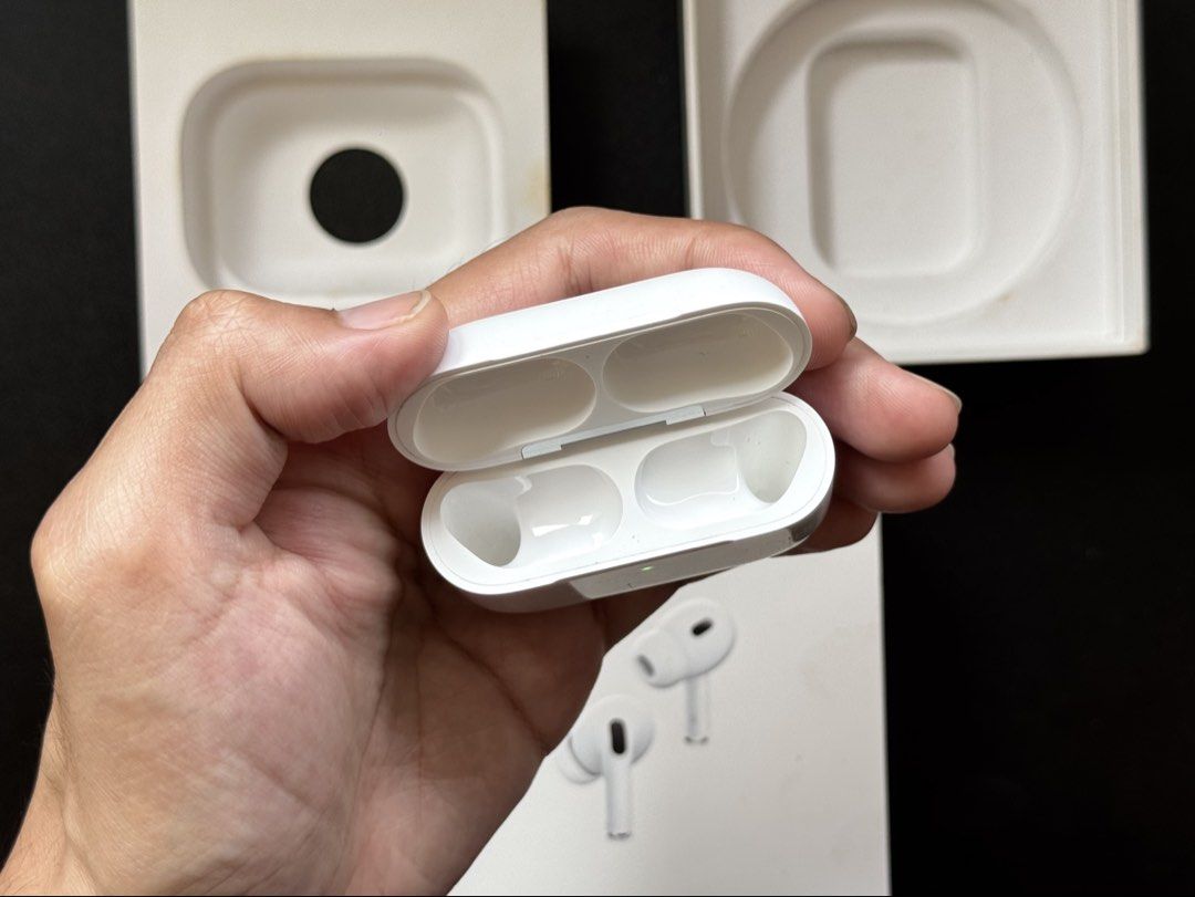 Airpods PRO 3 CHARGING CASE ONLY (Category: Earphones) located in Manila. Submitted by prelovedbyporttt (Listing ID 1466179535, Image 2). Description: Airpods PRO 3 CHARGING CASE ONLY Under Apple warranty: November 7, 2027 🔗PERSONAL WARRANTY: 1 MONTH (Valid as long as the item hasn’t been dropped or exposed to water) • 100% No hidden defects • 100% Battery health is in great condition • 100% Fully functional • 100% Original item (feel free to ch