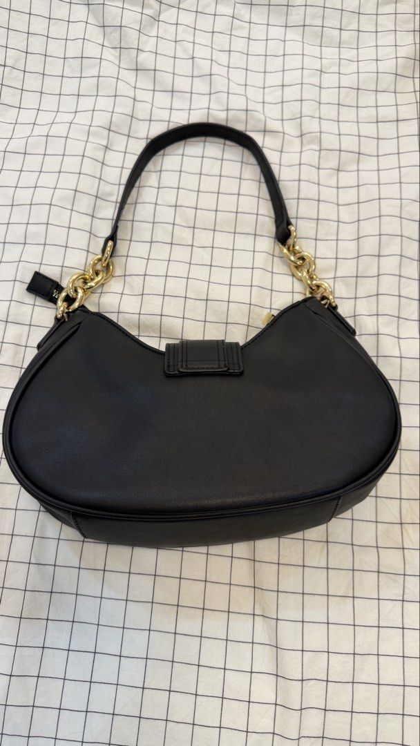 ALDO Shoulder bag (Category: Shoulder Bags) located in Pasig City. Submitted by preloved_beauty_finds (Listing ID 1466285471, Image 3). Description: .