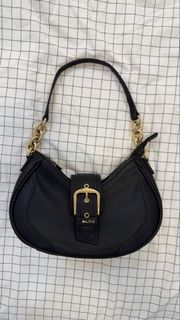 (Category: ) located in . Submitted by preloved_beauty_finds (Listing ID 1466285471, Image 1). Description: .