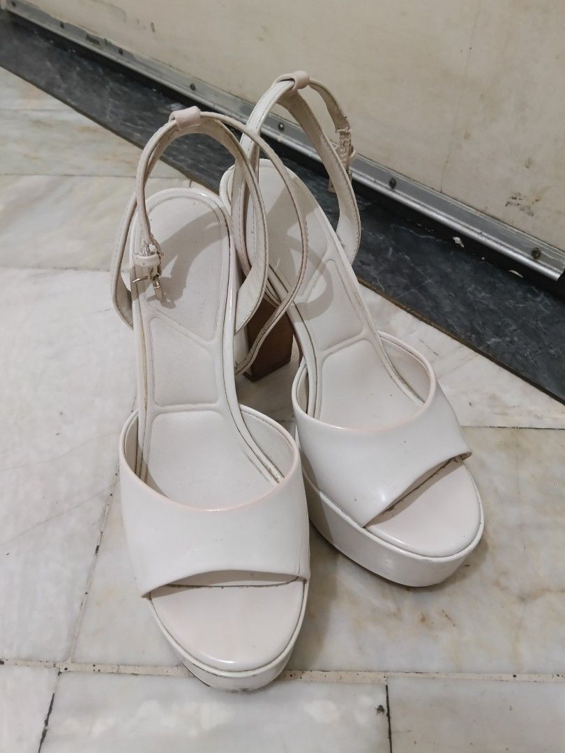 Aldo white high heels sandals (Category: Sandals) located in Quezon City. Submitted by andrea11171999 (Listing ID 1466208822, Image 1). Description: .