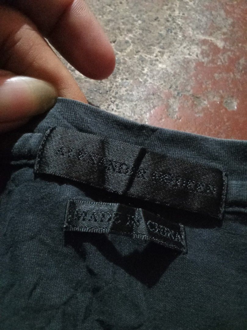 Alexander McQueen (Category: Shirts) located in Manila. Submitted by tcbukay_zxc25 (Listing ID 1466296435, Image 2). Description: Alexander McQueen 16x25 good condition.