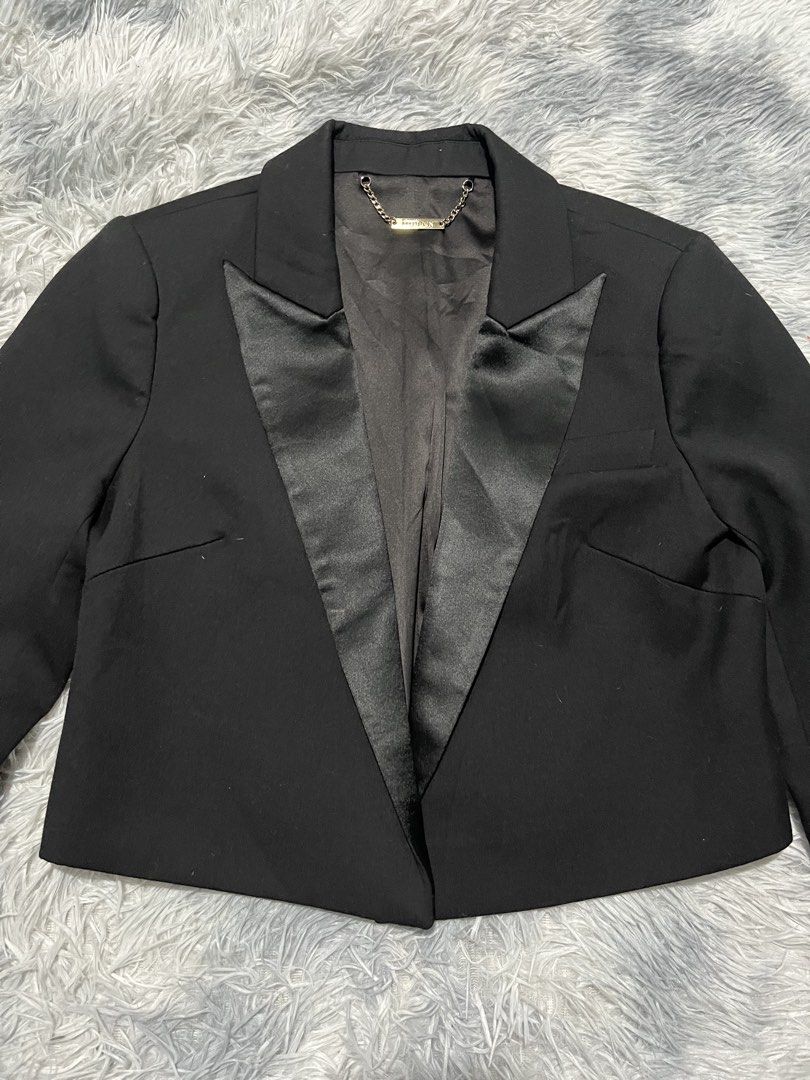Alexander McQueen Cropped Tuxedo Jacket (Category: Coats, Jackets and Outerwear) located in Sasmuan (Sexmoan). Submitted by winterclothes.ph (Listing ID 1466270263, Image 2). Description: Alexander McQueen Cropped Tuxedo Jacket XS - Small Width 16.5 Length 17 Sleeve 22 Excellent Condition.