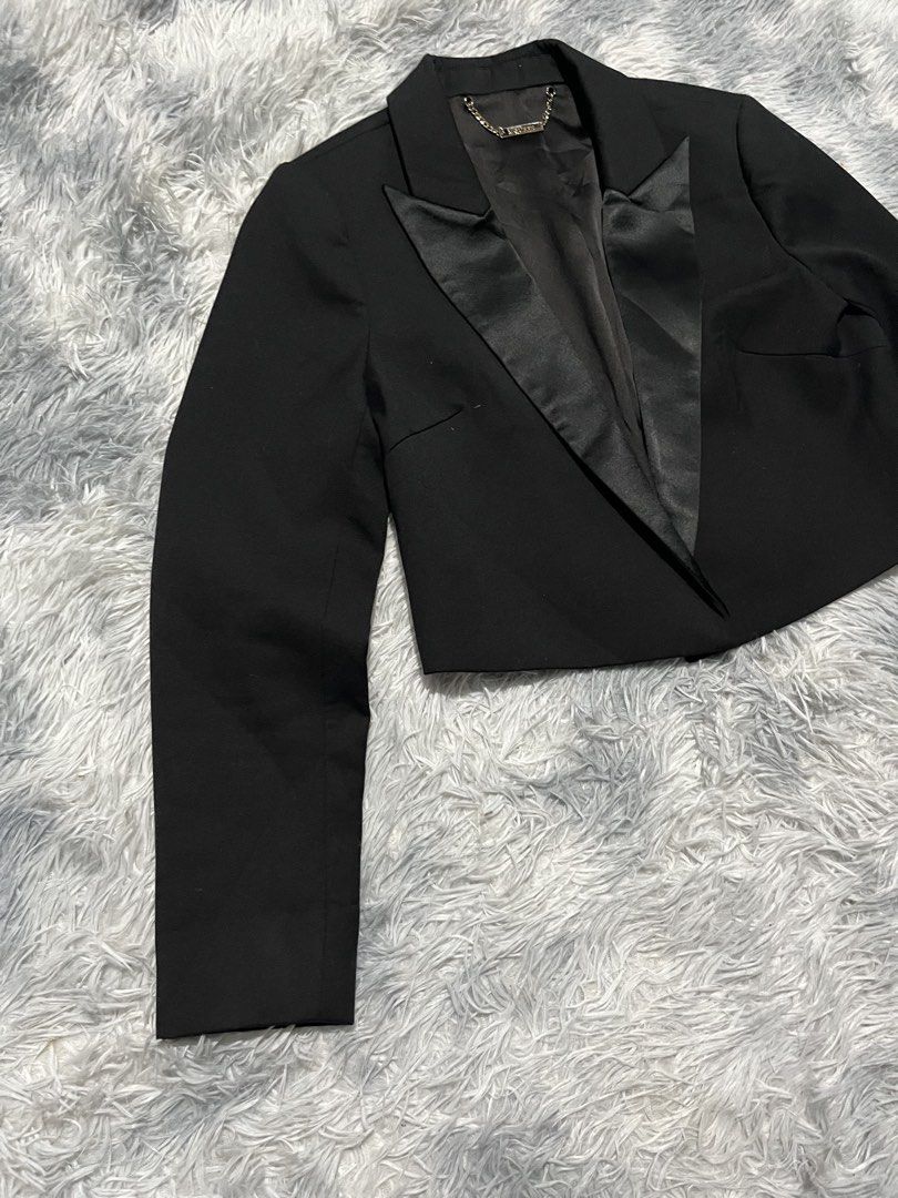 Alexander McQueen Cropped Tuxedo Jacket (Category: Coats, Jackets and Outerwear) located in Sasmuan (Sexmoan). Submitted by winterclothes.ph (Listing ID 1466270263, Image 3). Description: Alexander McQueen Cropped Tuxedo Jacket XS - Small Width 16.5 Length 17 Sleeve 22 Excellent Condition.