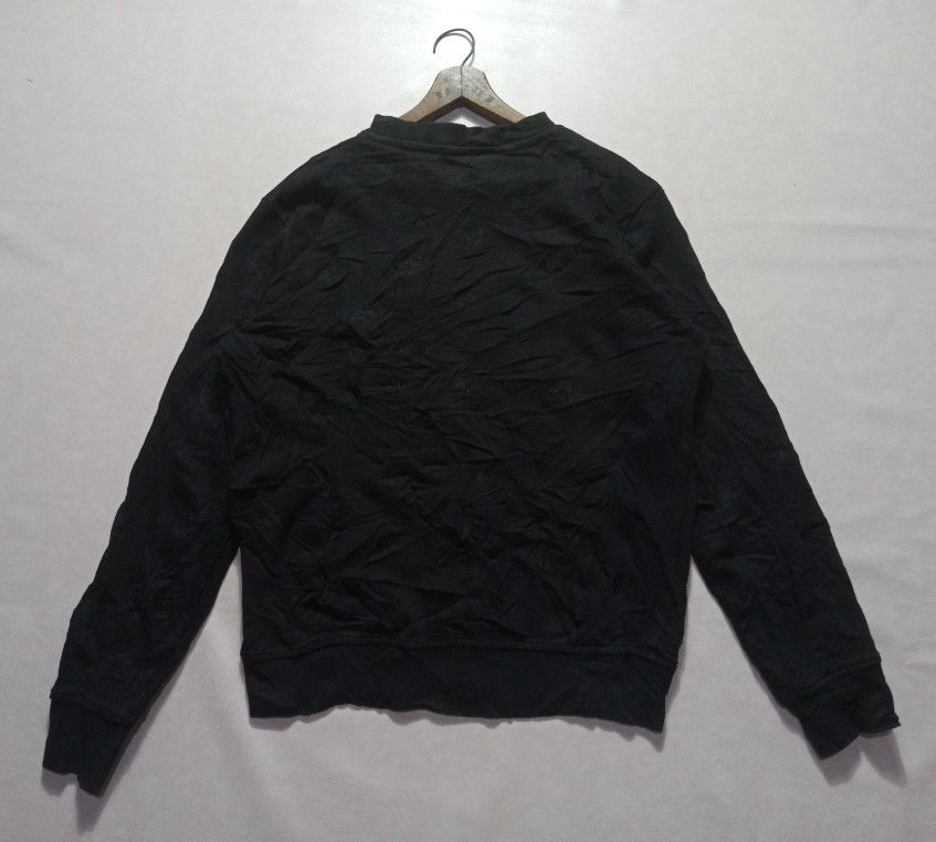Alexander McQueen Swallow AOP Embroid Sweatshirt Authentic (Category: Luxury Apparel) located in Urdaneta. Submitted by josephragontonjr95 (Listing ID 1466294526, Image 2). Description: - Alexander McQueen Swallow AOP Embroid Sweatshirt Authentic - SIZE: MEDIUM - DIMENSIONS ⬇️⬇️⬇️ - WIDTH: 22 - LENGTH: 25 - COLOR RATE: 9.5/10 - ISSUES/FLAWS: NONE - CONDITION: EXCELLENT - 3,500 + SHIPPING FEE .