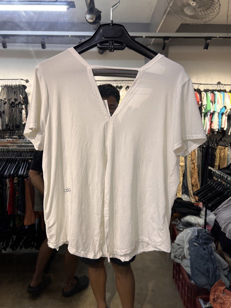 Alo active wear (Category: Activewear) located in Silay City. Submitted by jeffreyxsummer (Listing ID 1466249640, Image 2). Description: See photo for more details.