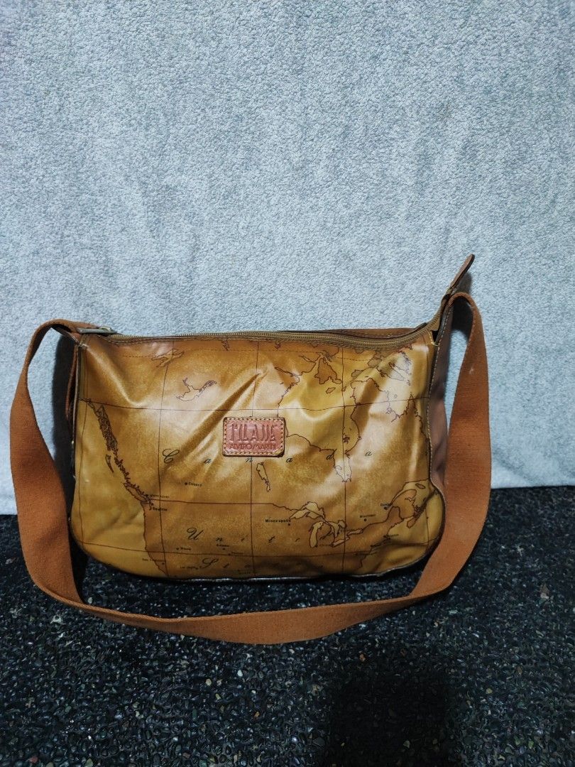 Alviero Martini Geo Map Shoulder Bag (Category: Shoulder Bags) located in Baguio. Submitted by jayrgijc52758 (Listing ID 1466169348, Image 1). Description: Alviero Martini Medium size No damage 1k.