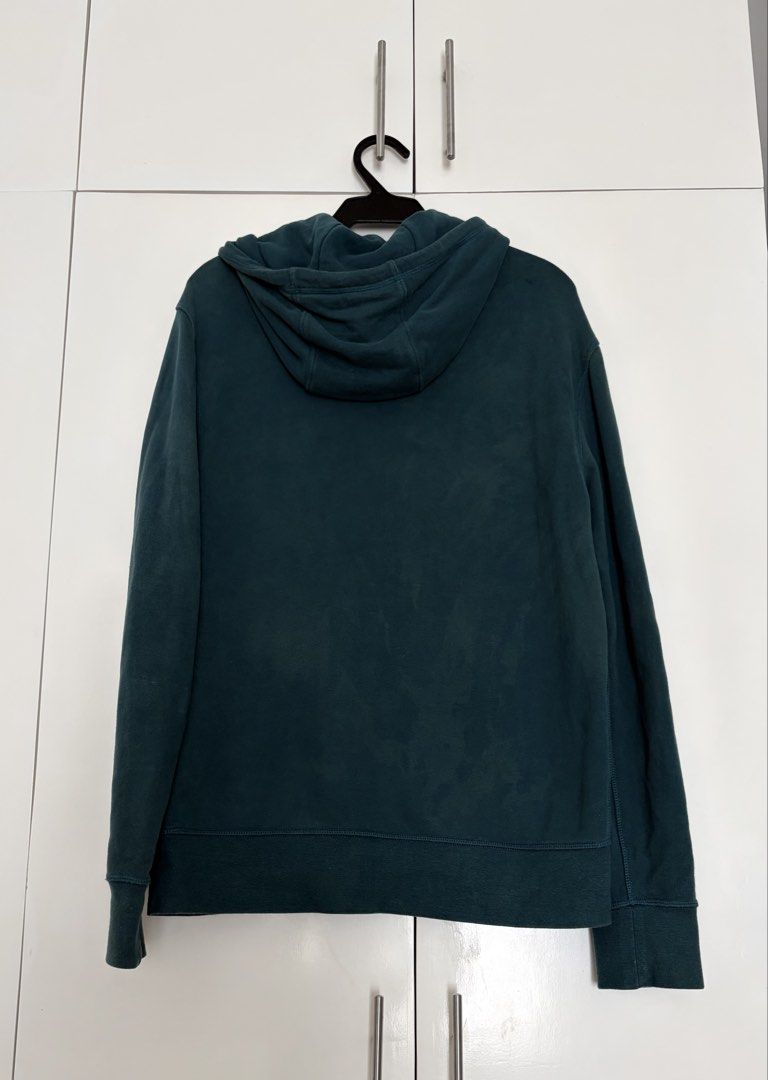 American Eagle Dark Green Eagle Logo Hoodie Size S (Category: Hoodies) located in Las Pinas. Submitted by sabs28 (Listing ID 1466195620, Image 3). Description: Features a bold chest graphic, sleeve embroidery, and 100% cotton comfort. *Needs washing.