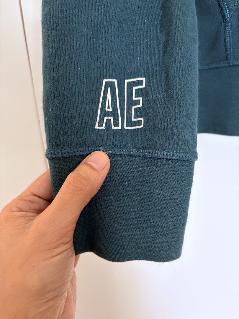 American Eagle Dark Green Eagle Logo Hoodie Size S (Category: Hoodies) located in Las Pinas. Submitted by sabs28 (Listing ID 1466195620, Image 2). Description: Features a bold chest graphic, sleeve embroidery, and 100% cotton comfort. *Needs washing.