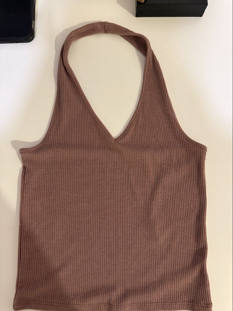 American Eagle Halter Top (small) (Category: Sleeveless) located in Binan City. Submitted by bykkd (Listing ID 1466223783, Image 1). Description: .