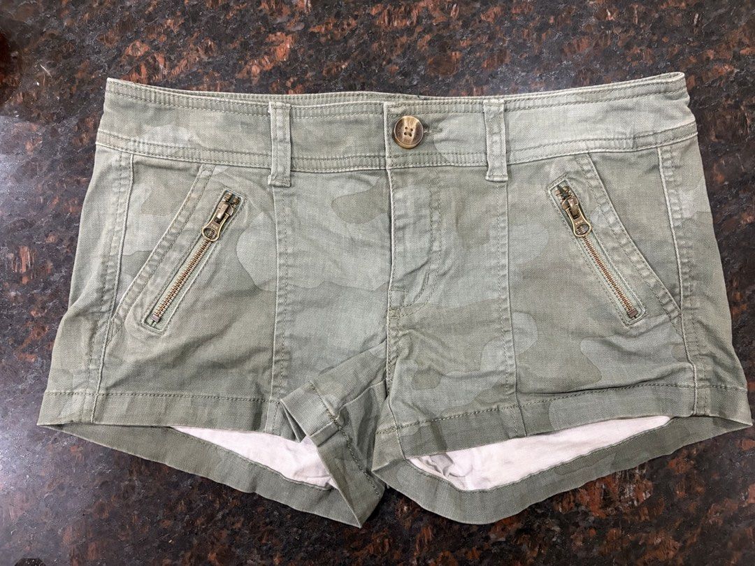 AMERICAN EAGLE OUTFITTERS CAMOU (Category: Shorts) located in Subic. Submitted by johnarvin194250 (Listing ID 1466161919, Image 3). Description: size 4.