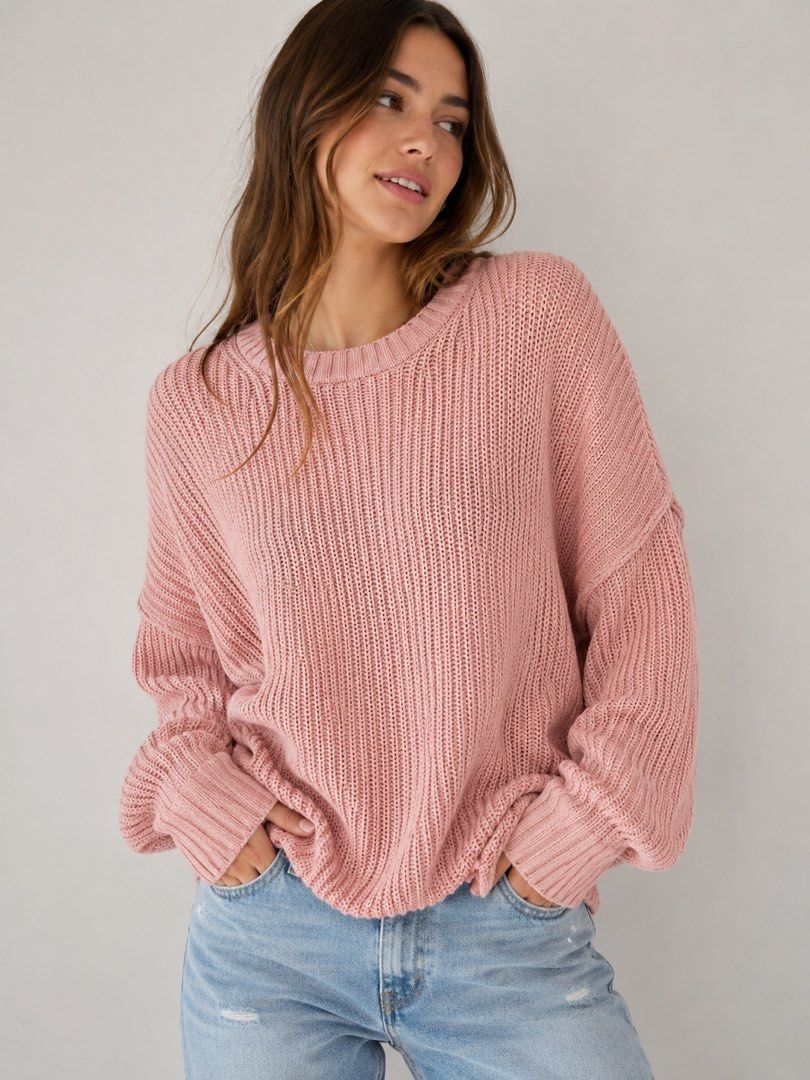American eagle pink oversized sweater (Category: Longsleeves) located in Batangas. Submitted by daintydolll (Listing ID 1466312951, Image 1). Description: .