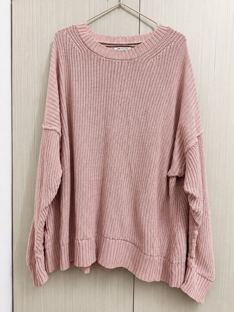 American eagle pink oversized sweater (Category: Longsleeves) located in Batangas. Submitted by daintydolll (Listing ID 1466312951, Image 2). Description: .
