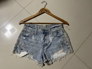 (Category: ) located in . Submitted by zeich_thrift (Listing ID 1466281117, Image 1). Description: .