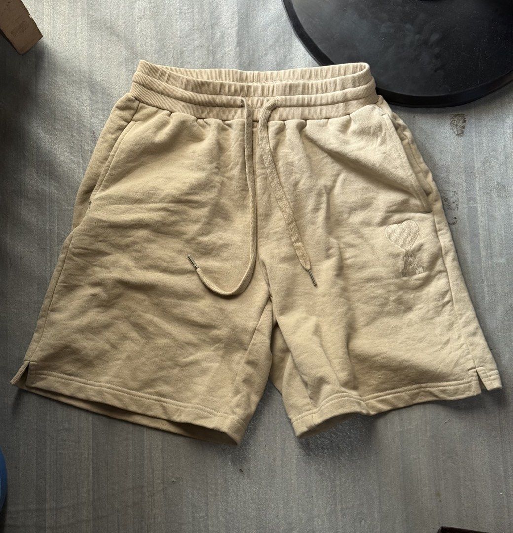 AMI PARIS (Category: Luxury Apparel) located in Cagayan de Oro. Submitted by twice.but.nice.blackmarket (Listing ID 1466260834, Image 1). Description: Excellent condition Declared Off no tag only wash tag Waist 25 to 31 Adjustable drawstring Height 18 / Leg hole 12 .