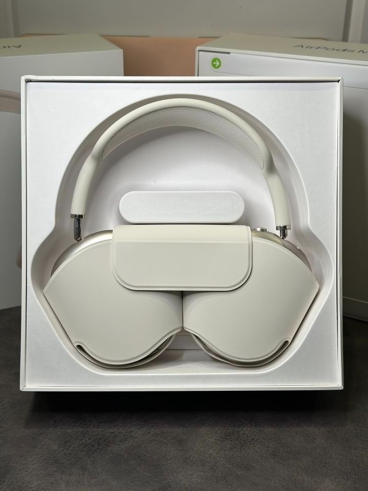 Apple AirPods Max 2 with Smart Case (Category: Headphones & Headsets) located in Makati City. Submitted by silentdog-cf238b (Listing ID 1466246247, Image 3). Description: - Model: Apple AirPods Max 2 - Color: Starlight - Condition: Brand new and unused, safely stored in box - Inclusions: Original Smart Case and retail box included - Key Features: Industry-leading Active Noise Cancellation (ANC), immersive spatial audio, premium metal ear cups, an