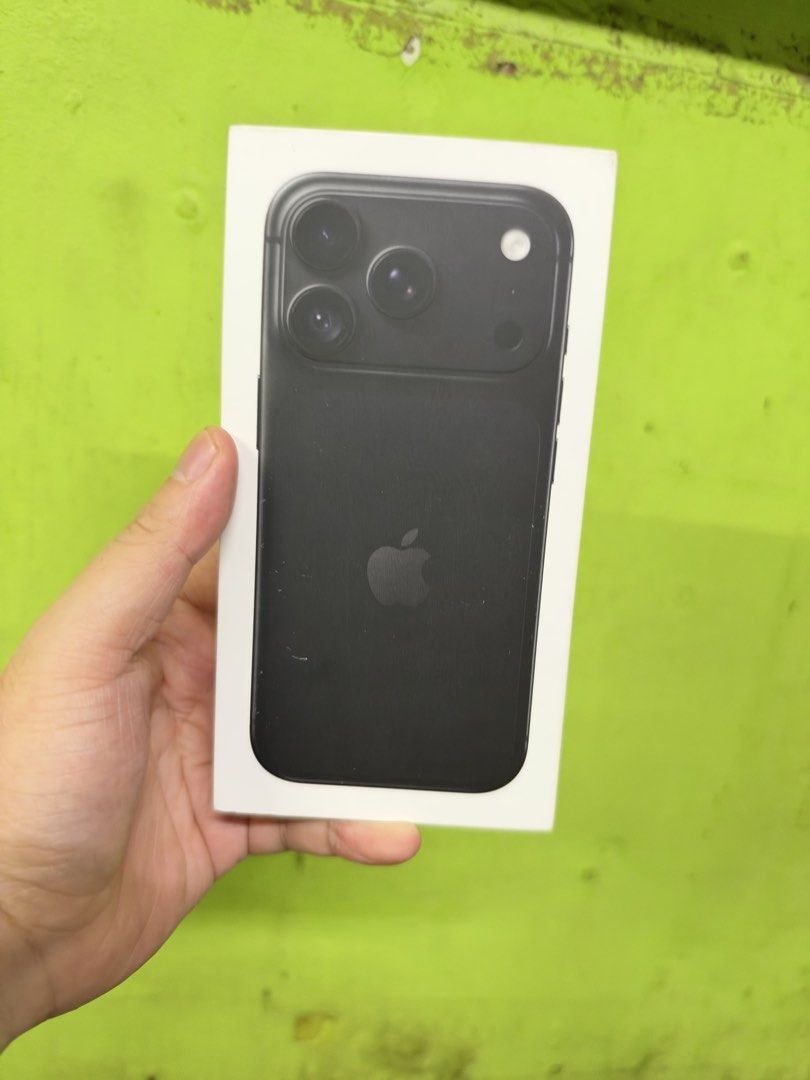 Apple iPhone 18 Pro Black (Category: iPhone 18 Series) located in Manila. Submitted by bryanlapuz (Listing ID 1466197827, Image 1). Description: Brandnew sealed 18 pro 256gb Black.