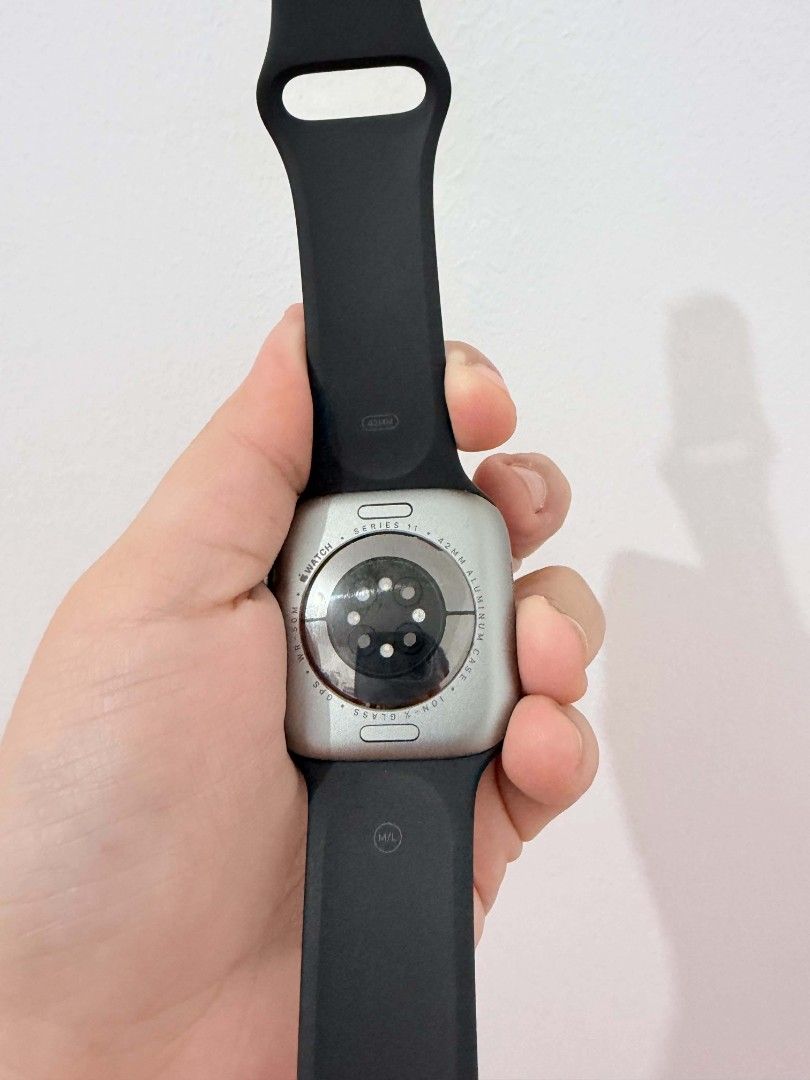 Apple Watch Series 11 (Category: Other Accessories) located in Manila. Submitted by jeysieann (Listing ID 1466321878, Image 2). Description: 42mm Space Gray Barely used Good as new, pwede sa maarte.