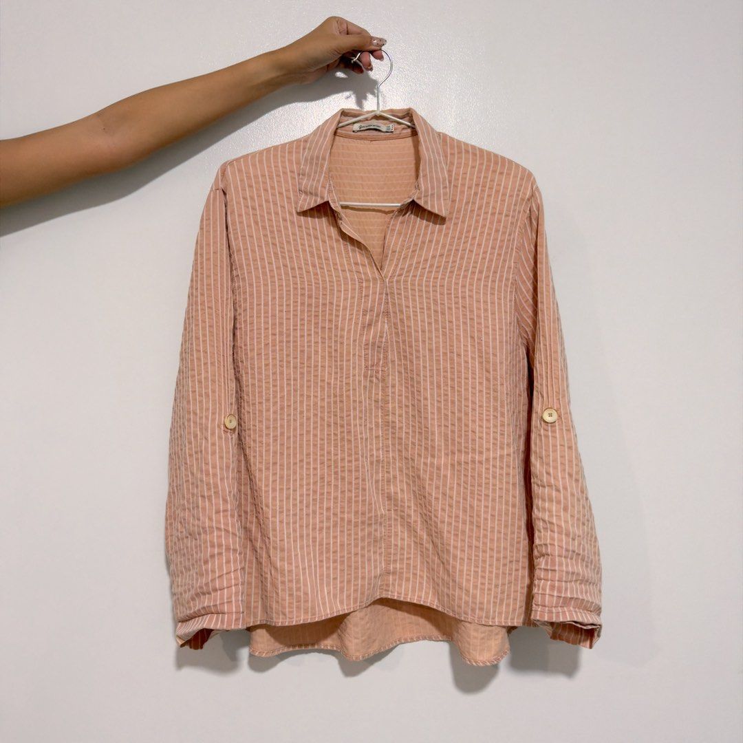 apricot striped long sleeve (Category: Longsleeves) located in Cebu City. Submitted by cuteoncue (Listing ID 1466188960, Image 2). Description: small-med (s on tag) please see last photo for a closer look at the minimal lint/fuzz present from storage – a lint roll should do the trick..