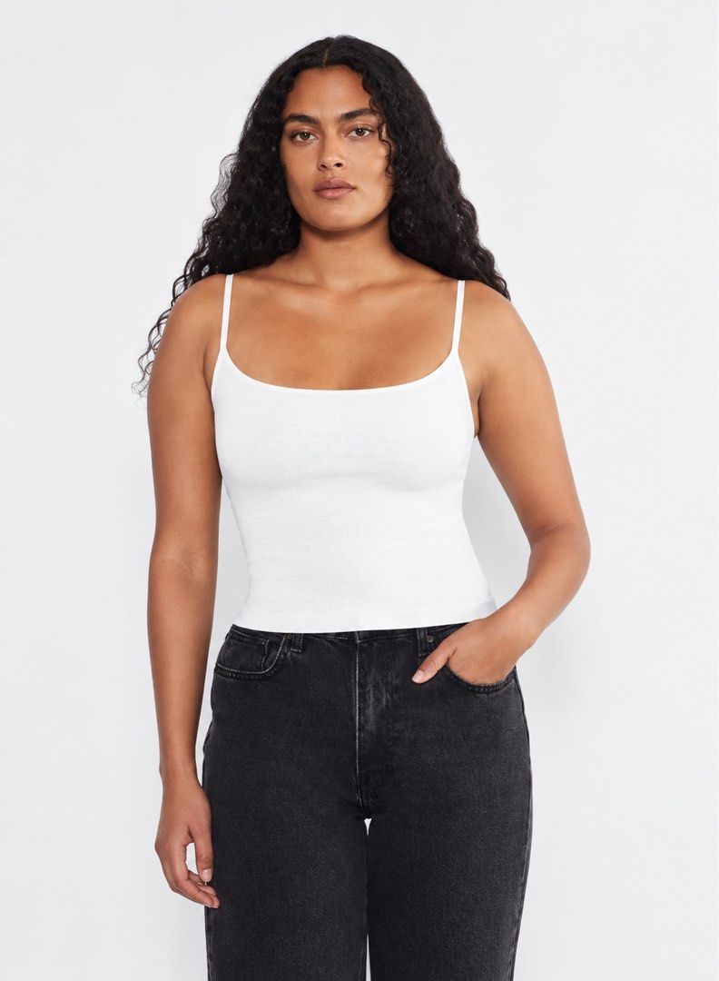 Aritzia Contour Top (Category: Sleeveless) located in Quezon City. Submitted by anagonz (Listing ID 1466249032, Image 1). Description: .