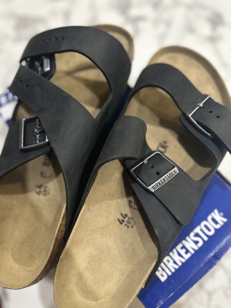 Arizona Birks (Category: Slippers & Slides) located in Cavite. Submitted by art_declutter (Listing ID 1466173188, Image 3). Description: Bnew. With box..
