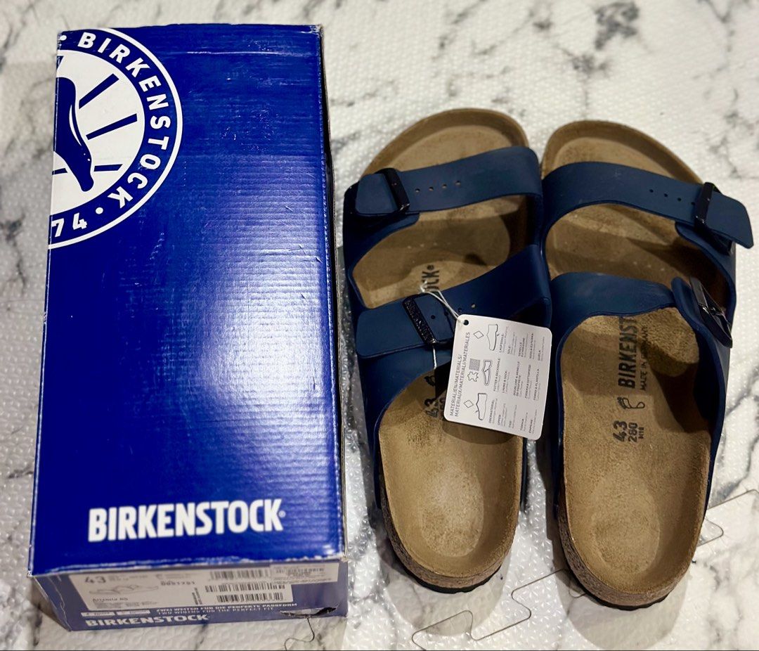 Arizona BS Birks (Blue) (Category: Slippers & Slides) located in Cavite. Submitted by art_declutter (Listing ID 1466173395, Image 1). Description: Bnew with box.