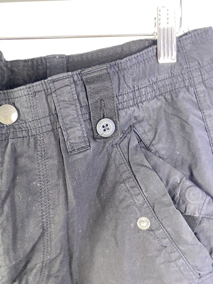 Armani Exchange Black Cargo Pants Size 32 (Category: Jeans) located in Manila. Submitted by declutterpromax (Listing ID 1466231654, Image 2). Description: - Brand: Armani Exchange - Size: 32 - Color: Black - Multiple utility pockets on legs - Adjustable drawstrings at the cuffs - Durable fabric with branded buttons and YKK zipper fly - Sturdy belt loops and reinforced stitching.