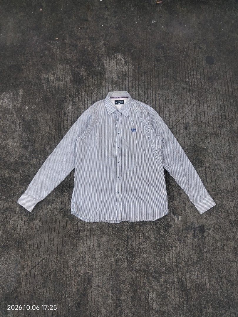 Armani Jeans (Category: Formal Shirts) located in Caloocan City. Submitted by haruconcep52476 (Listing ID 1466312282, Image 1). Description: Dimensions W21×L28 Good condition Color rate 9 Issue need wash.