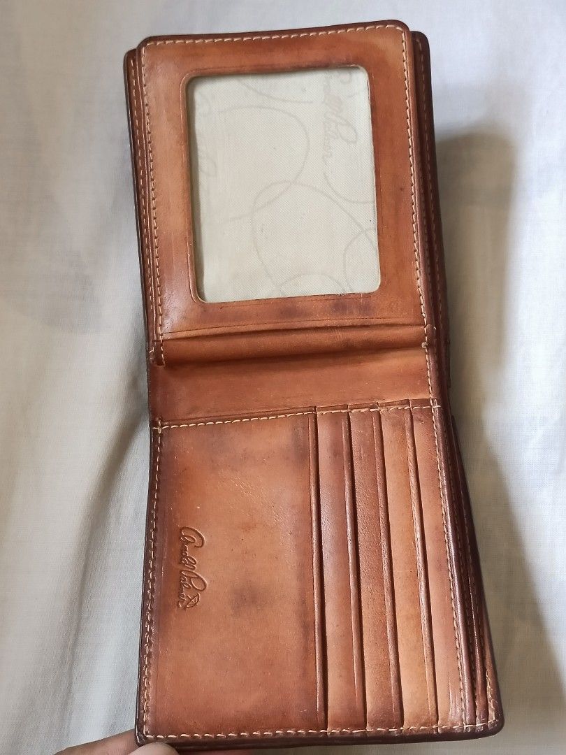 Arnold Palmer Bi Fold Wallet (Category: Wallets & Card Holders) located in Bulacan. Submitted by ssirc (Listing ID 1466269828, Image 2). Description: Arnold Palmer Leather Bi Fold Wallet Excellent Condition‼️ 880+sf.